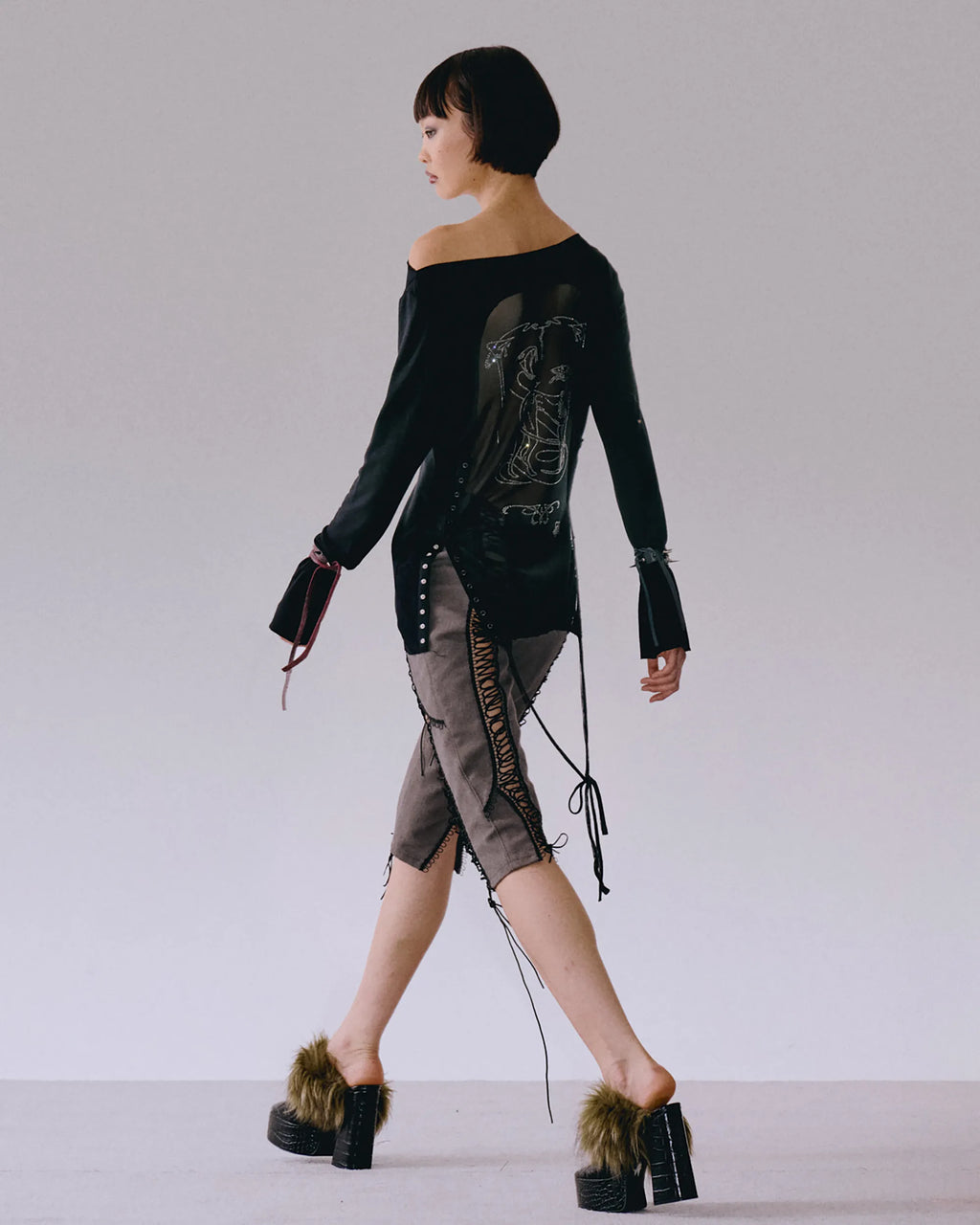 Shield Lace-up Capri